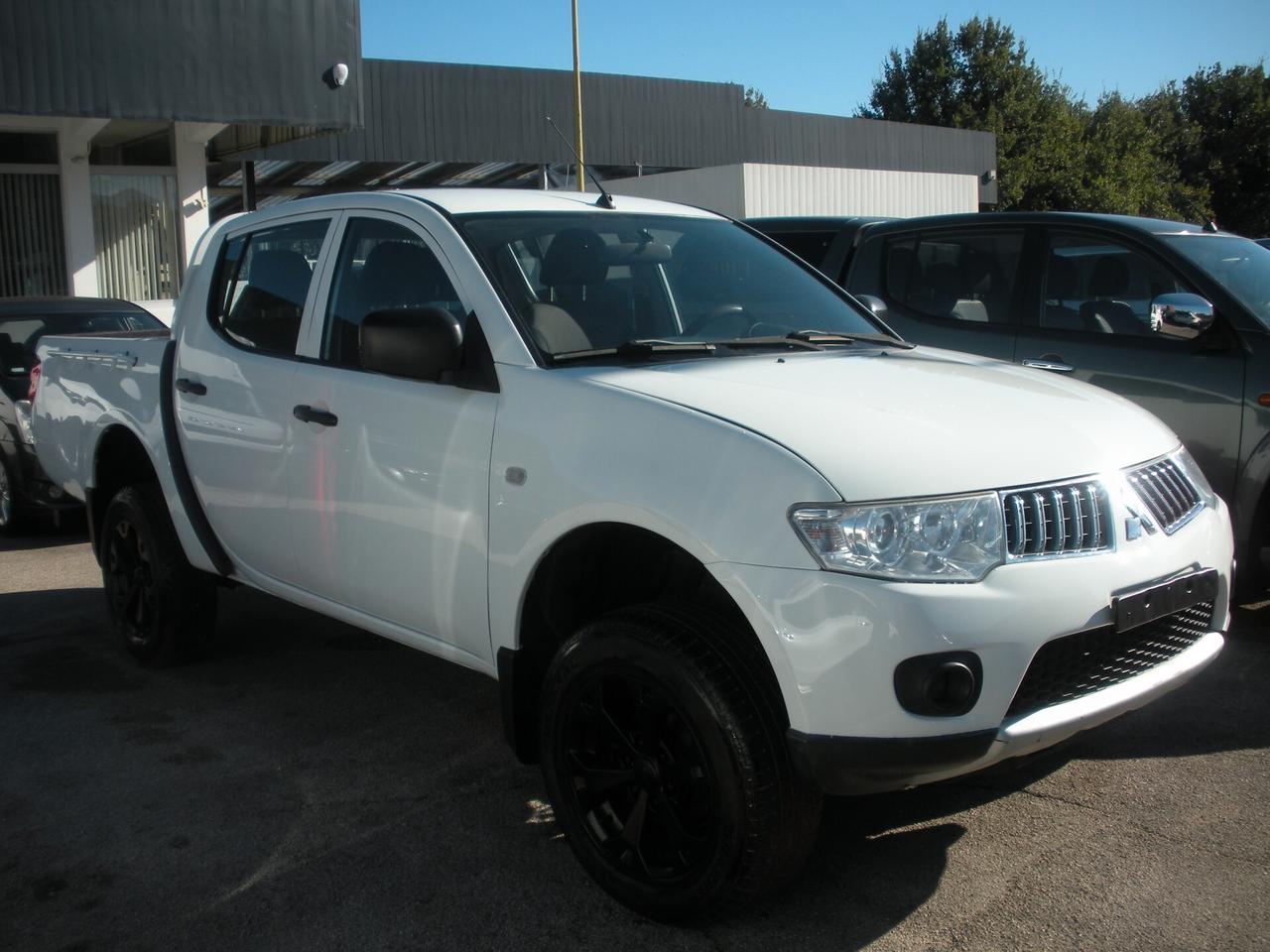 Mitsubishi L200 2.5 DI-D Double Cab Invite ''SAFARI''