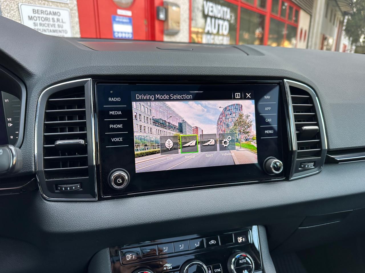 Skoda Karoq 1.5 tsi Executive dsg unipr. TETTO GARANZIA