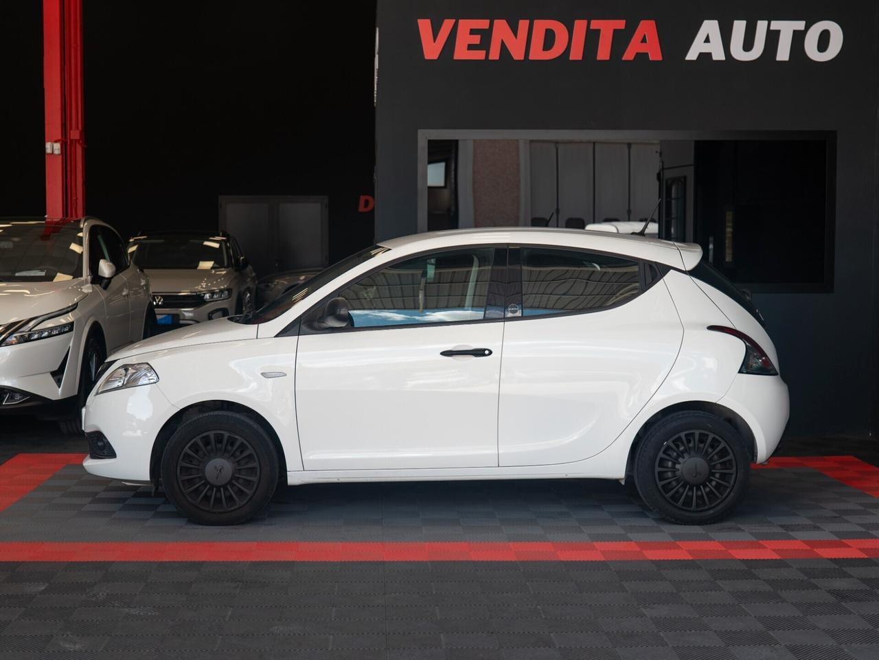 Lancia Ypsilon 1.0 FireFly Hybrid 70 cv 5 porte