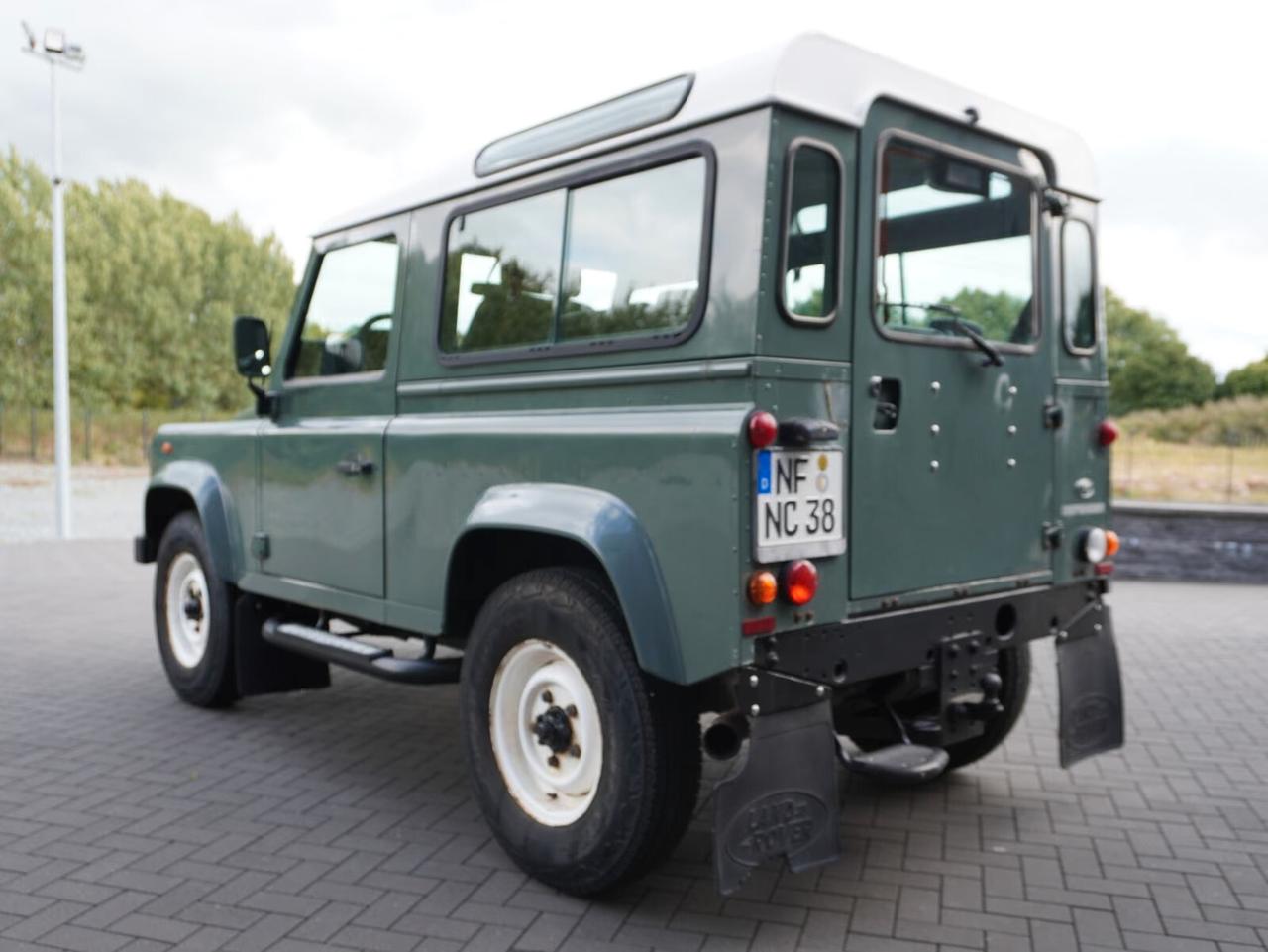 Land Rover Defender 90 TD4 Station Wagon E