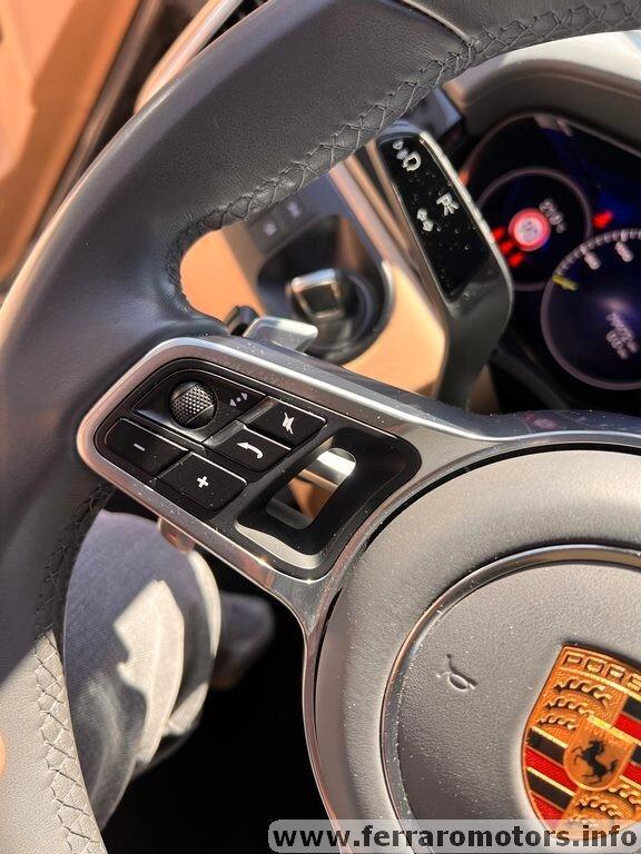 Porsche Cayenne Coupé 3.0 V6 E-Hybrida soli 779 euro al mese