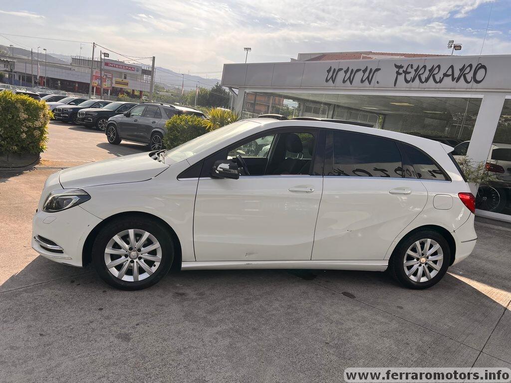 Mercedes B 180 CDI Executive teto panoramico