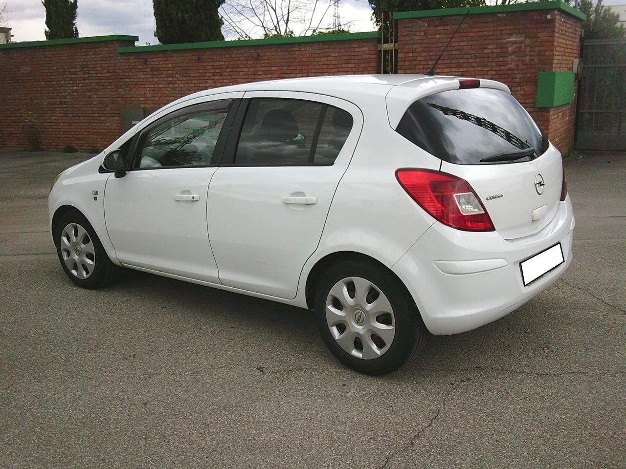 Opel Corsa 1.2 5 porte