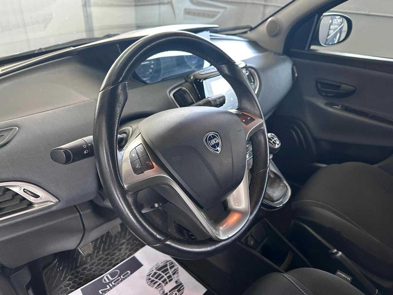 Lancia Ypsilon 1.0 FireFly 5 porte S&S Hybrid Alberta Ferretti