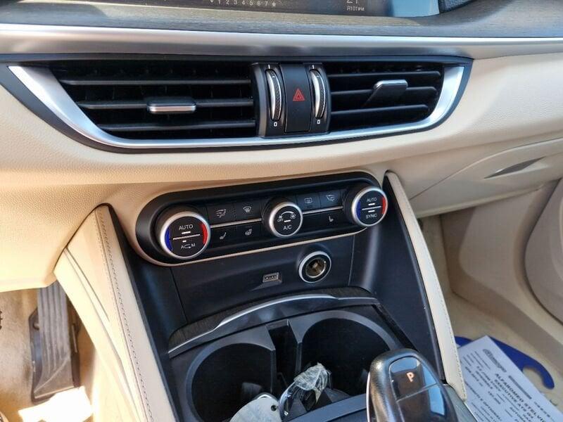 Alfa Romeo Stelvio 2017 2.2 t Business Q4 210cv auto my19