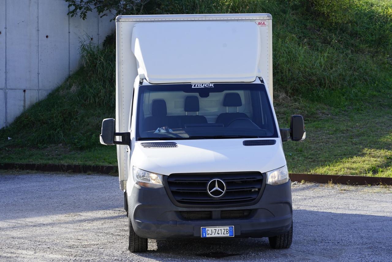 Mercedes Benz 311 Tra Ant con Sponda