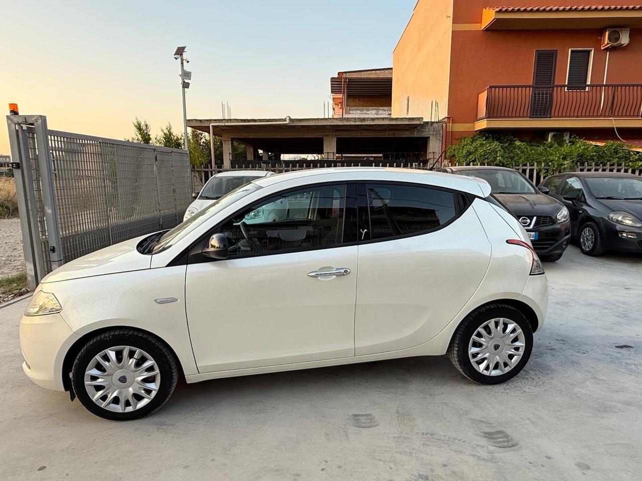 Lancia Ypsilon 0.9 TwinAir 85 CV 5 porte S&S Platinum