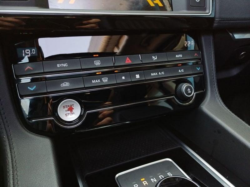 Jaguar F-Pace F-Pace 2.0d awd 180cv auto R 20" KM CERTIFICATI