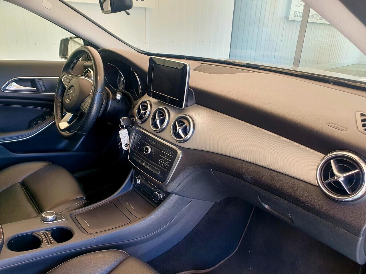 Mercedes-benz GLA 180D Automatic + Navi - 2016 - KM. 100.000