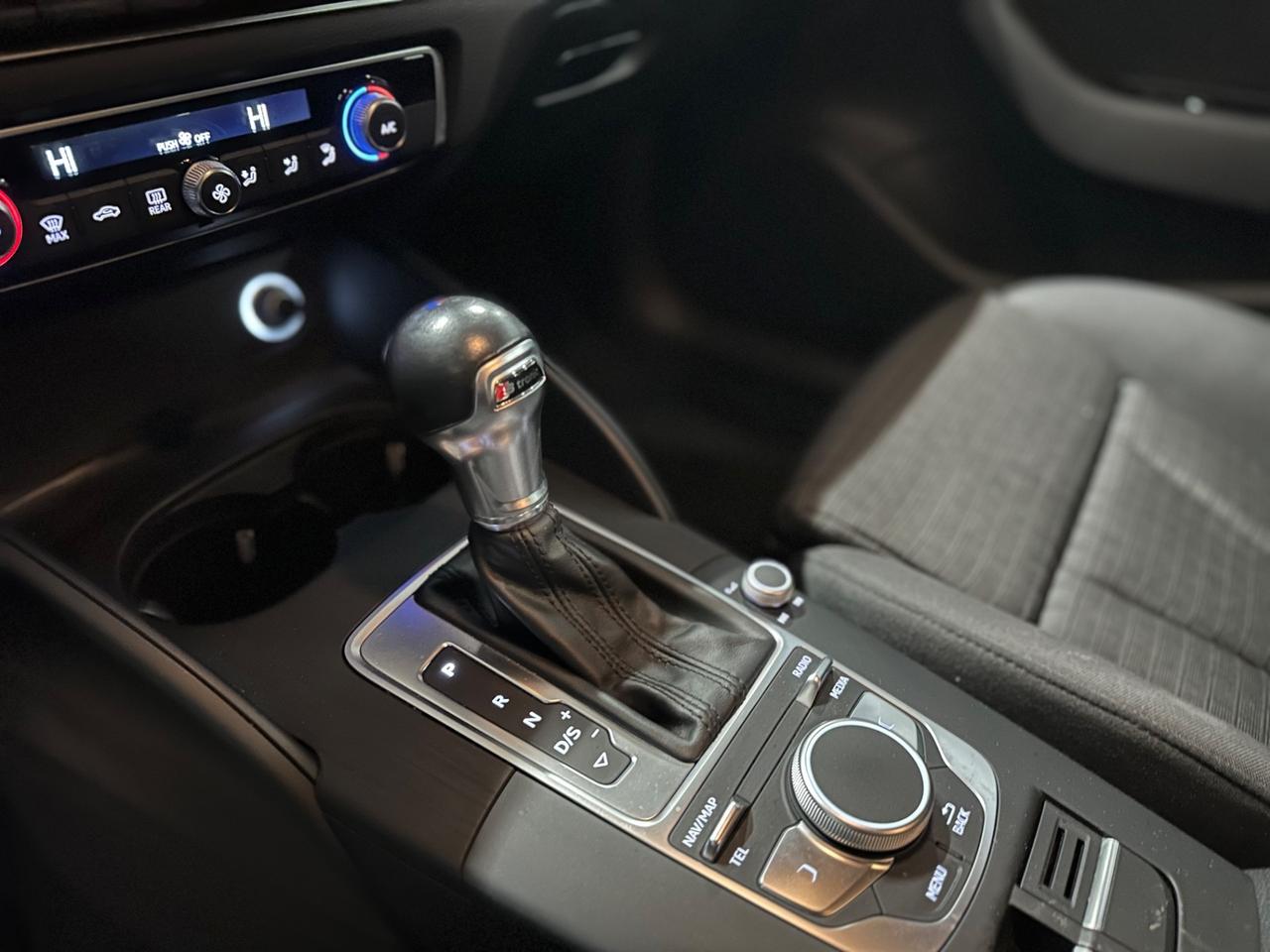 Audi A3 SPB 2.0 TDI S tronic Business/okneopatenti/2017