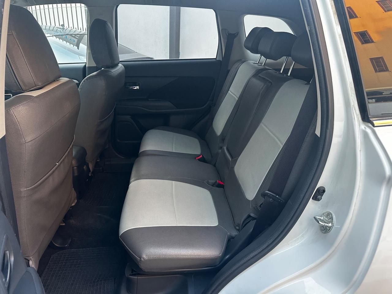 Mitsubishi Outlander 2.2 DI-D 4WD Intense