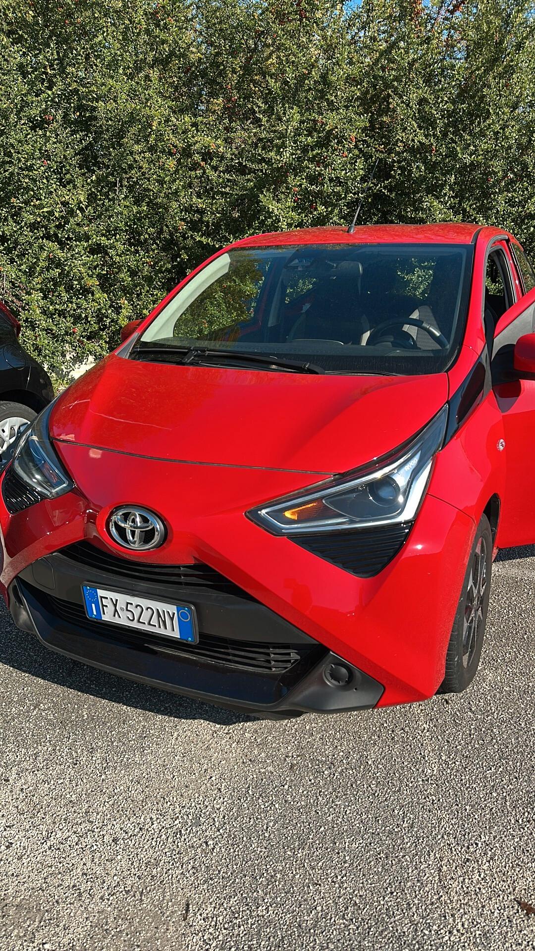 Toyota Aygo Connect 1.0 VVT-i 72 CV 5 porte x-wave