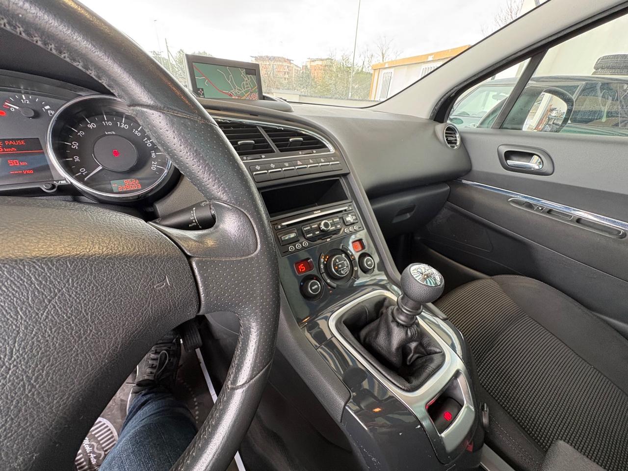 Peugeot 5008 1.6 HDi 110CV Féline