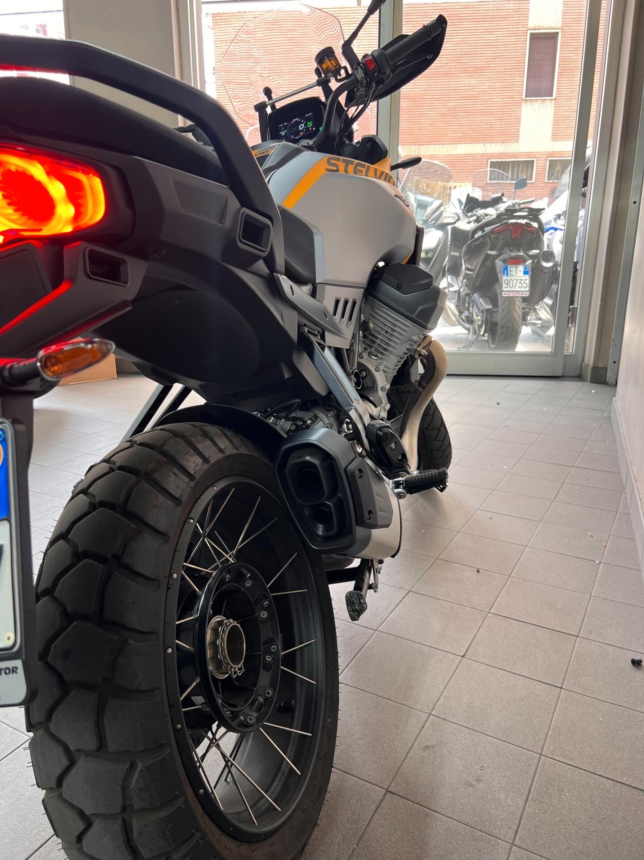 Moto Guzzi Stelvio silver orange