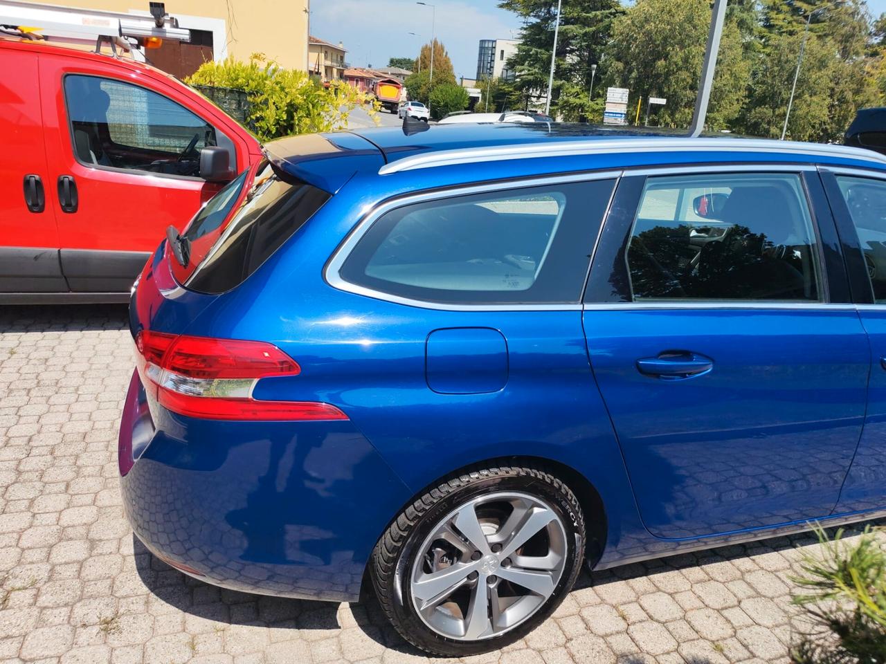 Peugeot 308 BlueHDi 130 S&S SW Allure