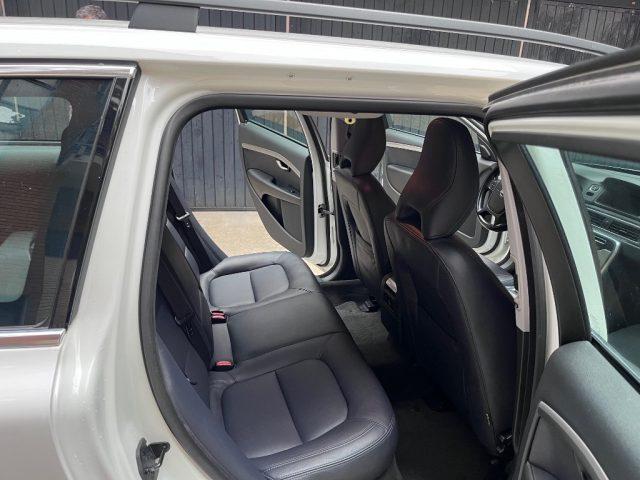 VOLVO XC70 D4 AWD Geartronic Momentum