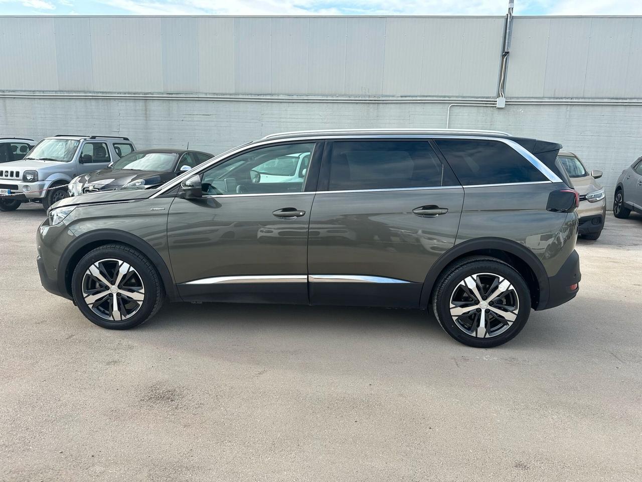 PEUGEOT 5008 EAT 8 GT LINE 7 POSTI CON MOTORE NUOVO