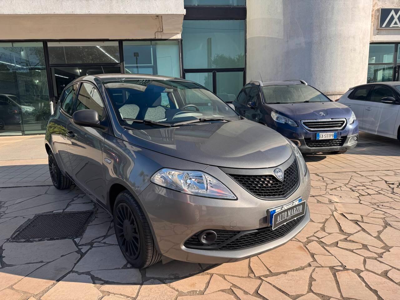 Lancia Ypsilon 1.0 FireFly 5 porte S&S Hybrid Ecochic Silver