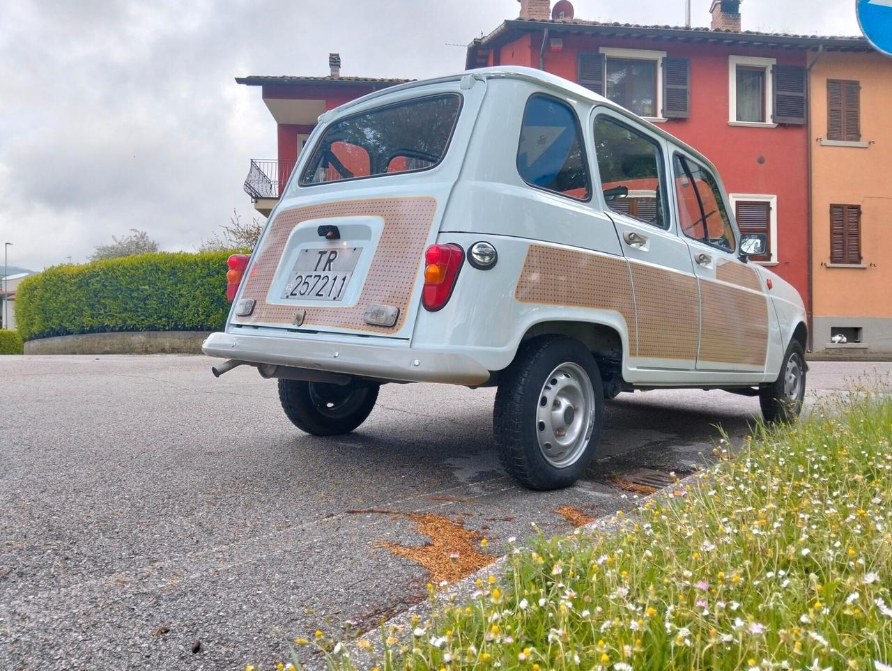 Renault R 4 Replica parisienne