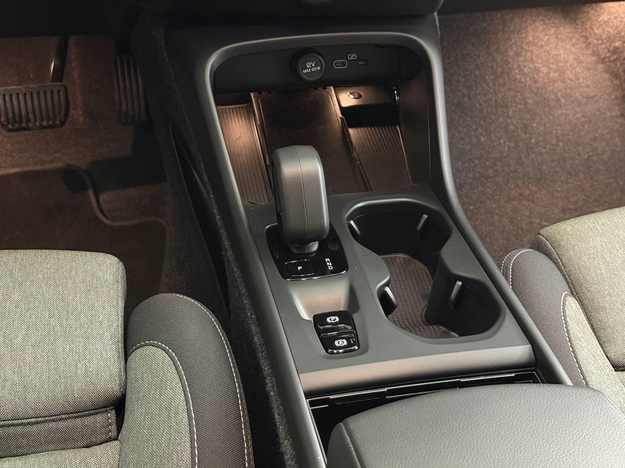 VOLVO XC40 2023 - XC40 2.0 b3 Core auto