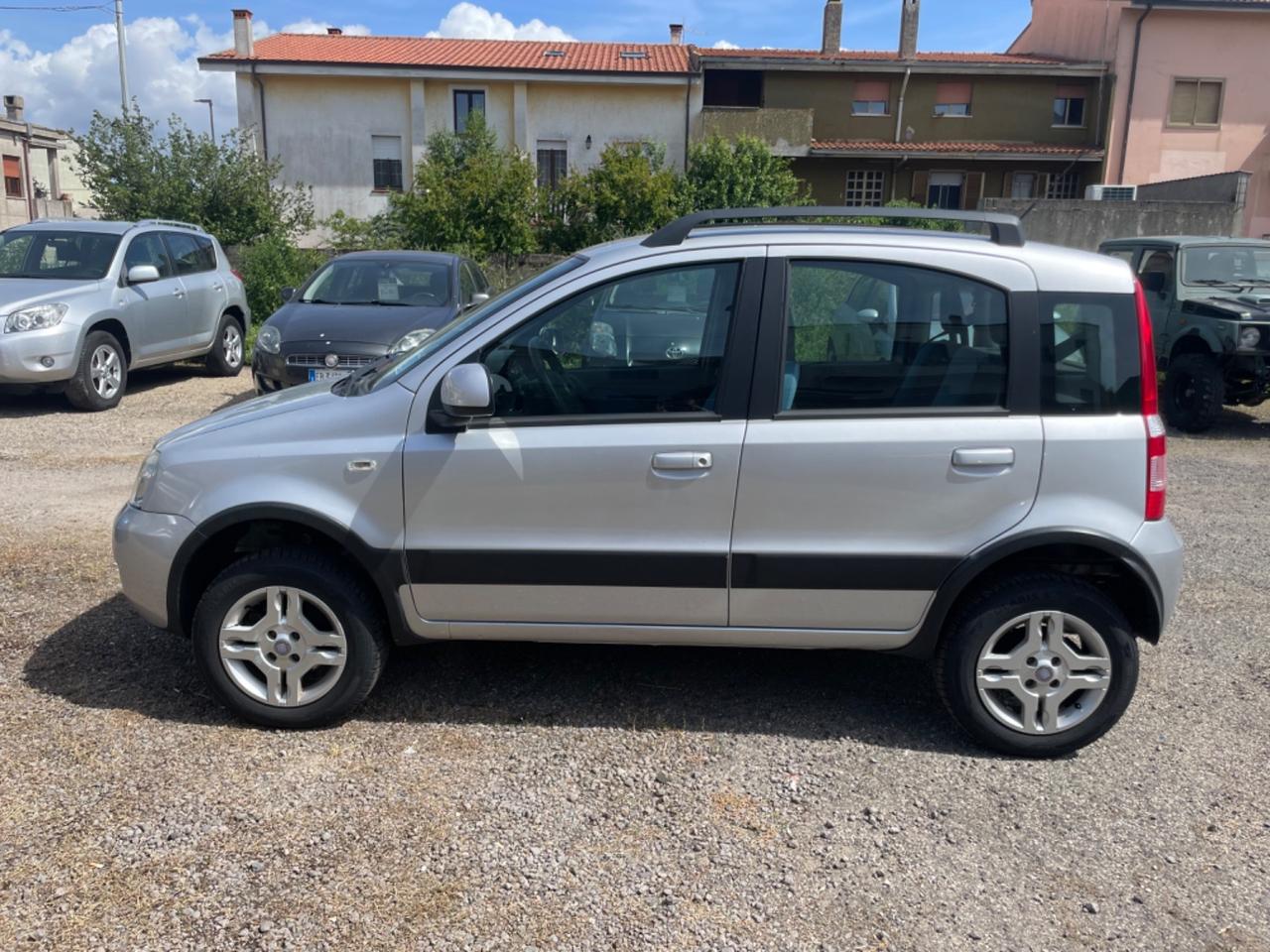 Fiat Panda 1.3 MJT 16V 4x4 con tasto ELD differenzi garanzia 12