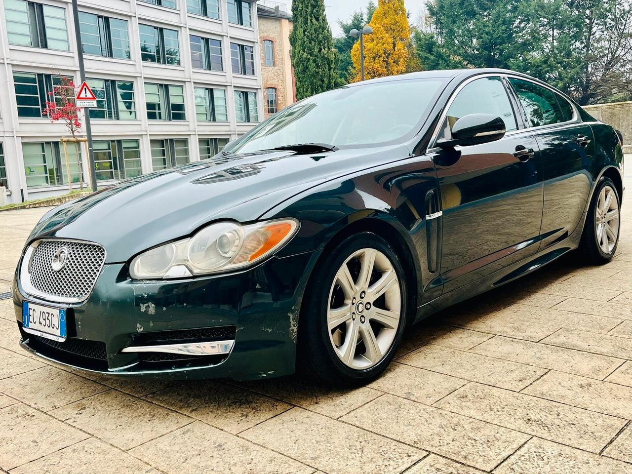 Jaguar XF 3.0 D V6 Premium Luxury auto solo commercianti