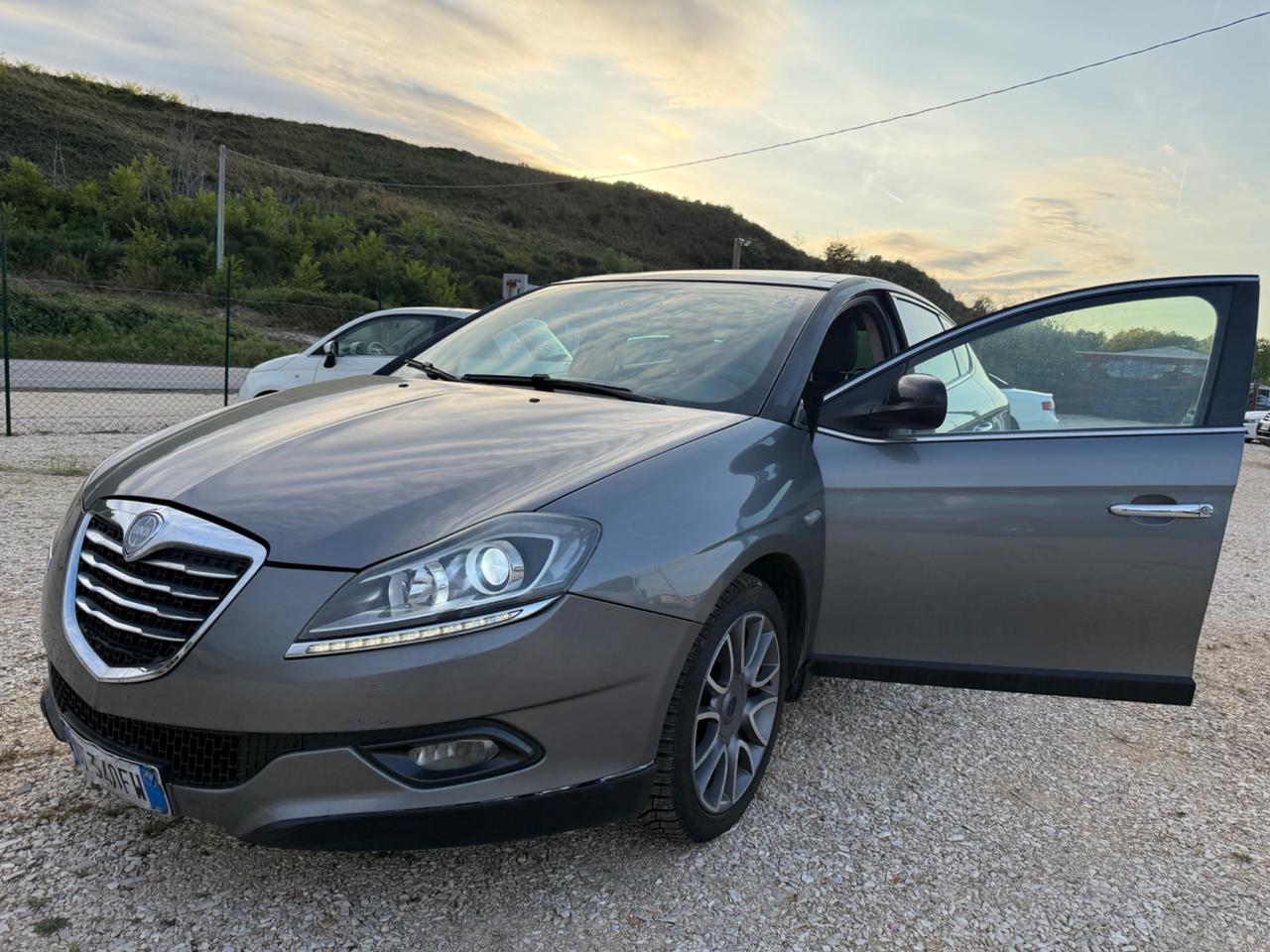 Lancia Delta 2.0 MJT TETTO/navi/Pelle 2.900€