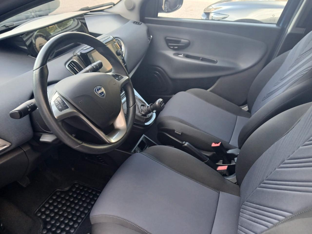 Lancia Ypsilon 1.0 FireFly 5 porte S&S Hybrid Gold