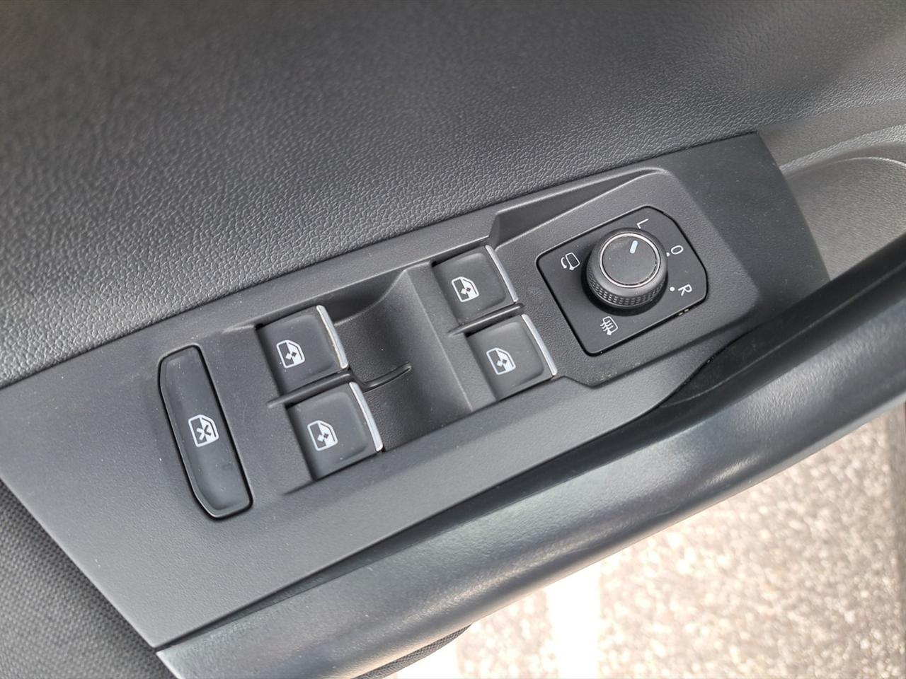 Volkswagen Taigo 1.0 tsi r-line 110cv
