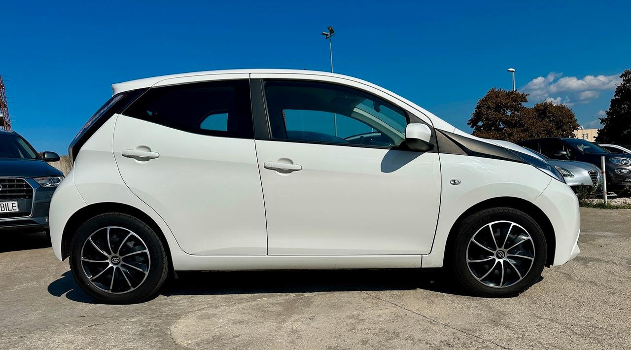 Toyota Aygo 1.0 VVT-i 69 CV 5 porte x-play