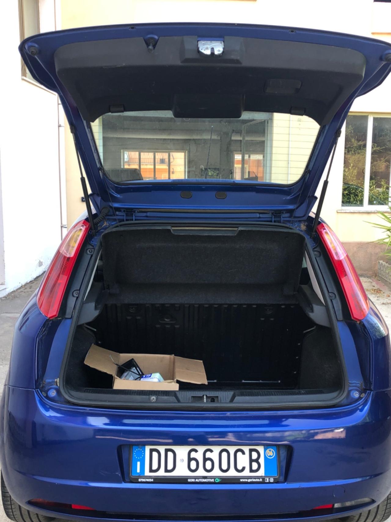 Fiat Grande Punto Grande Punto 1.4 Starjet 16V 3 porte Dynamic