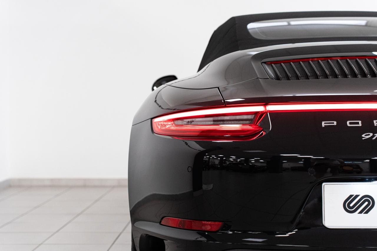 Porsche 911 3.0 Carrera 4 Cabriolet