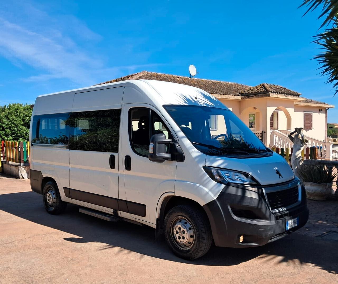Peugeot Boxer 9 posti con pedana per trasporto 2 carrozzine EURO6