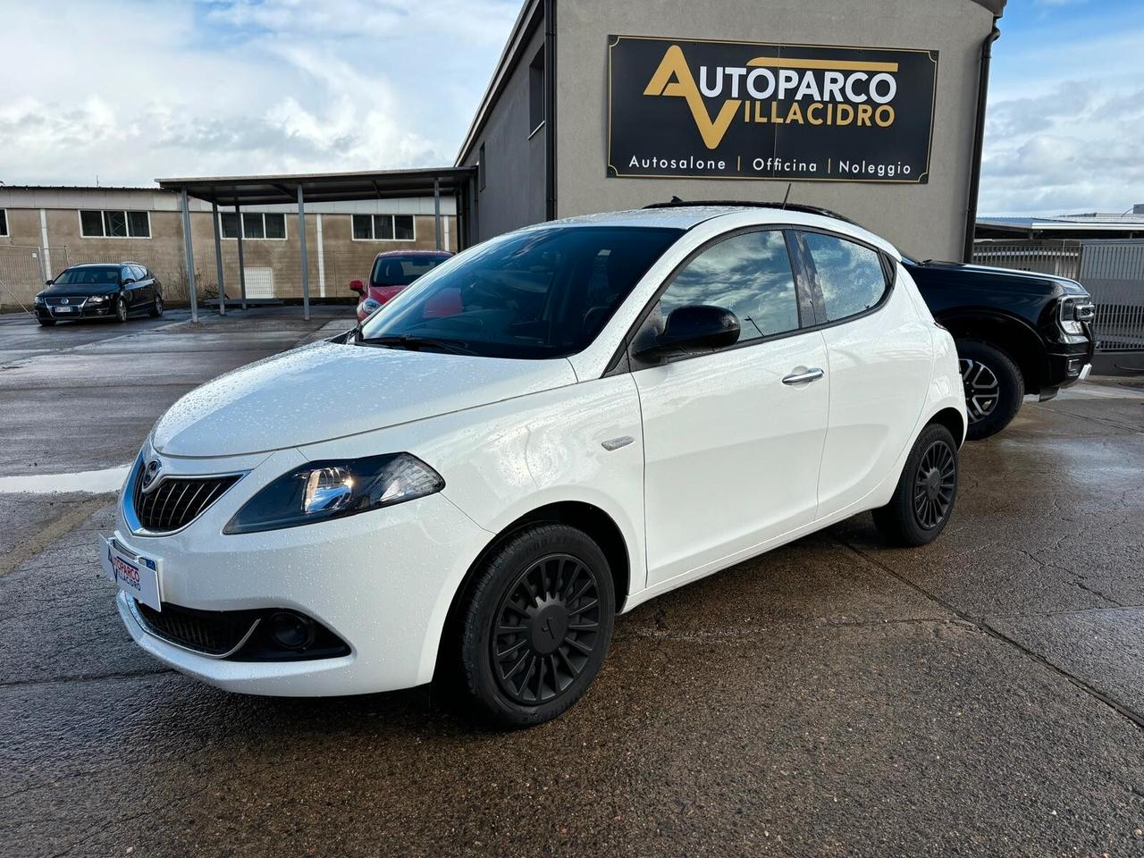 Lancia Ypsilon 1.0 FireFly 5 porte S&S Hybrid Silver