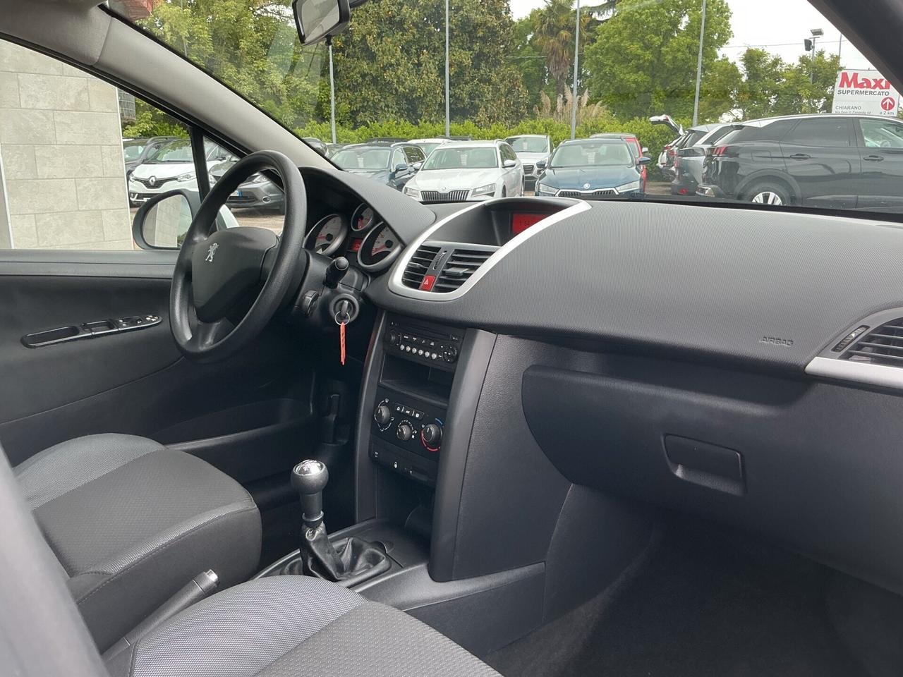 Peugeot 207 1.4 benzina Neopatentati
