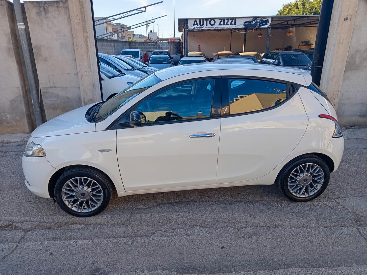 Lancia Ypsilon 1.2 69 CV 5 porte