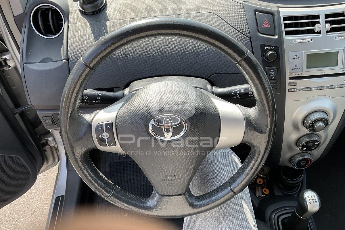 TOYOTA Yaris 1.0 5 porte