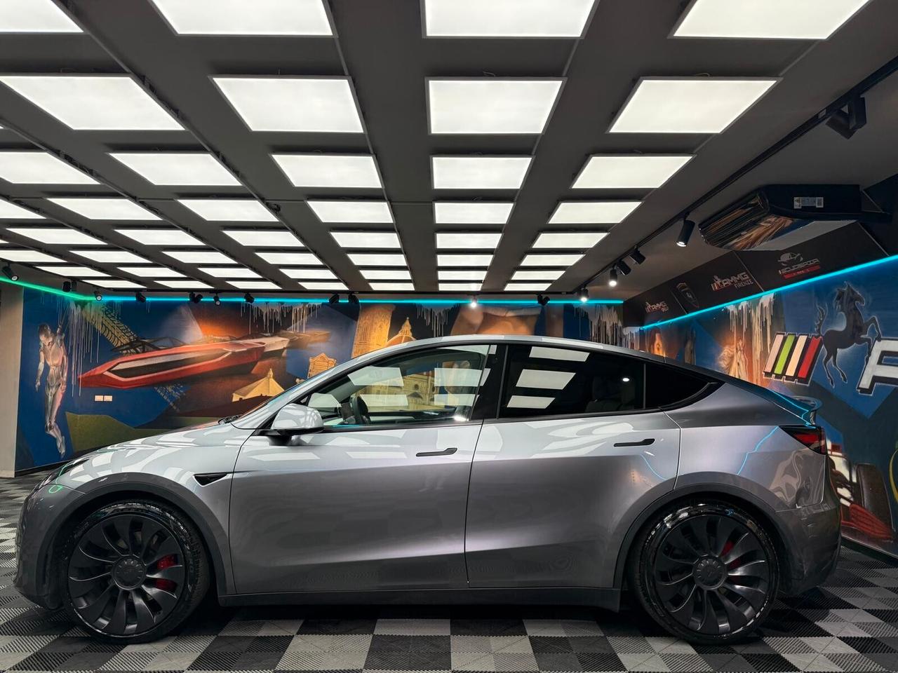 Tesla Model Y AWD PERFORMANCE (000)