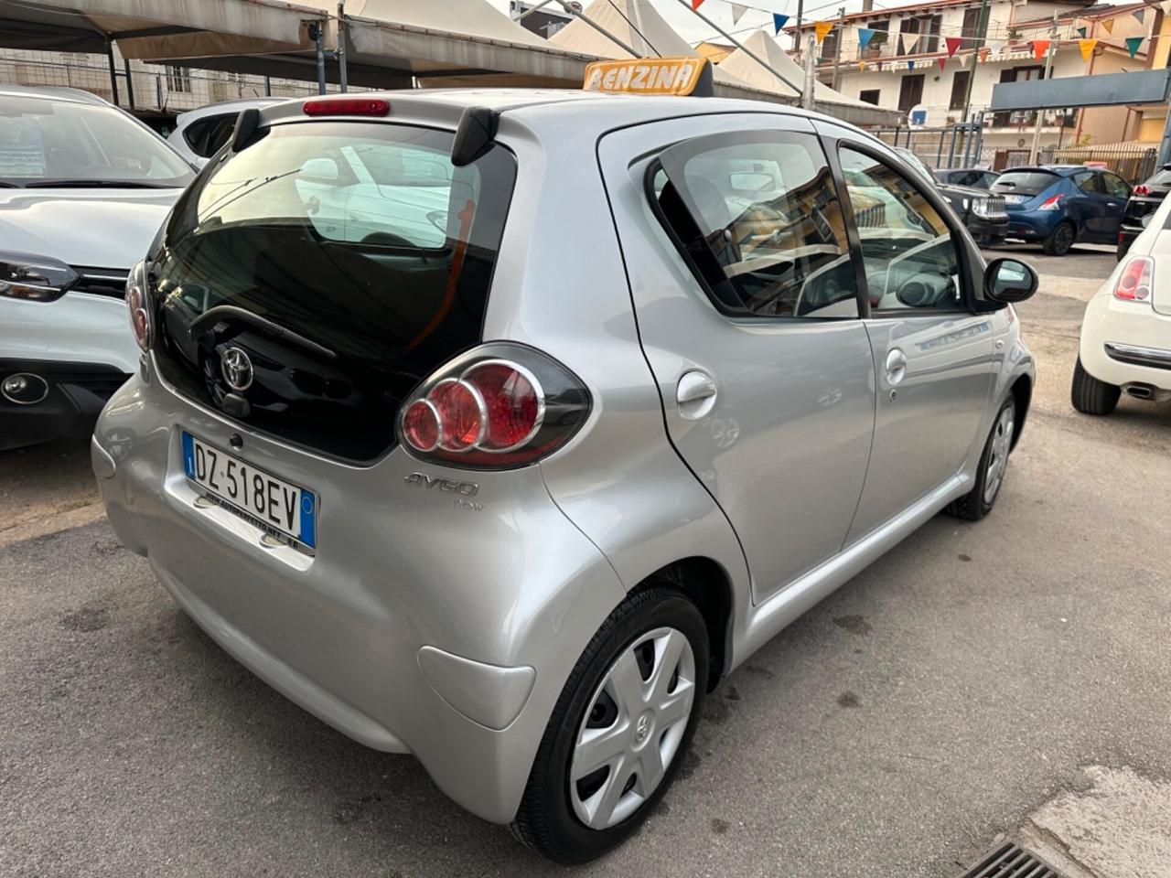 Toyota Aygo 1.0 12V VVT-i 5 porte Sol