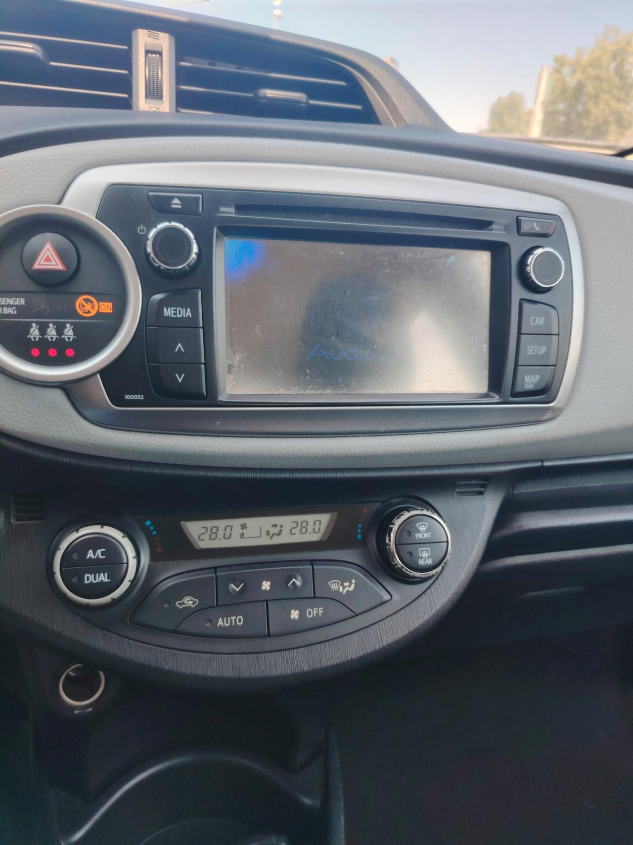 Toyota Yaris 1.5 Hybrid 5 porte Lounge Più - NEOPATENTATO