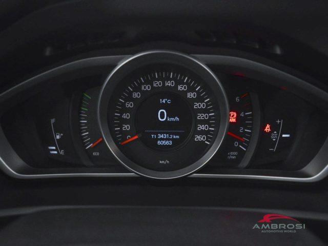 VOLVO V40 Cross Country D2 Business