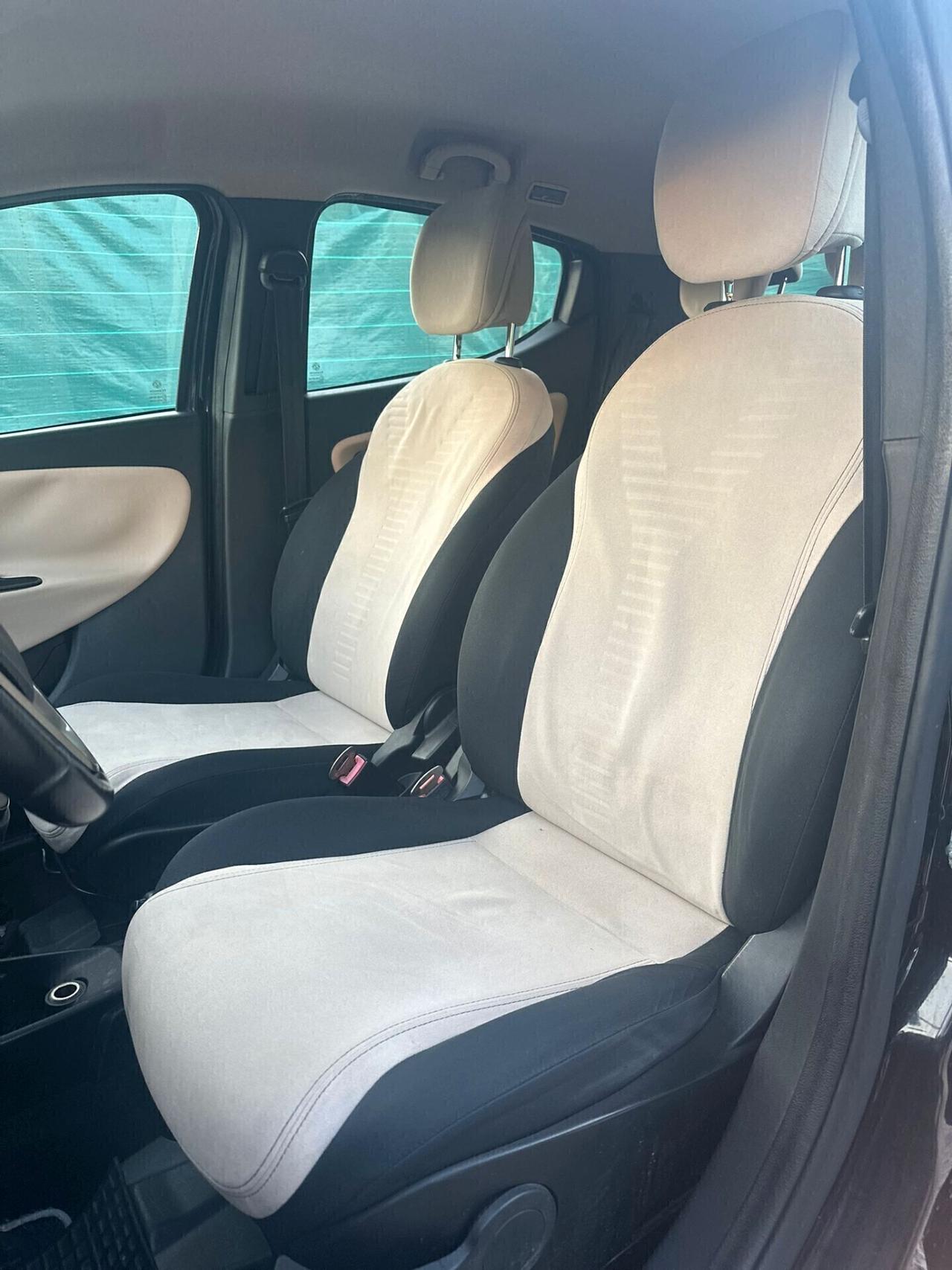 Lancia Ypsilon Platinim 2015 1.2 Gpl