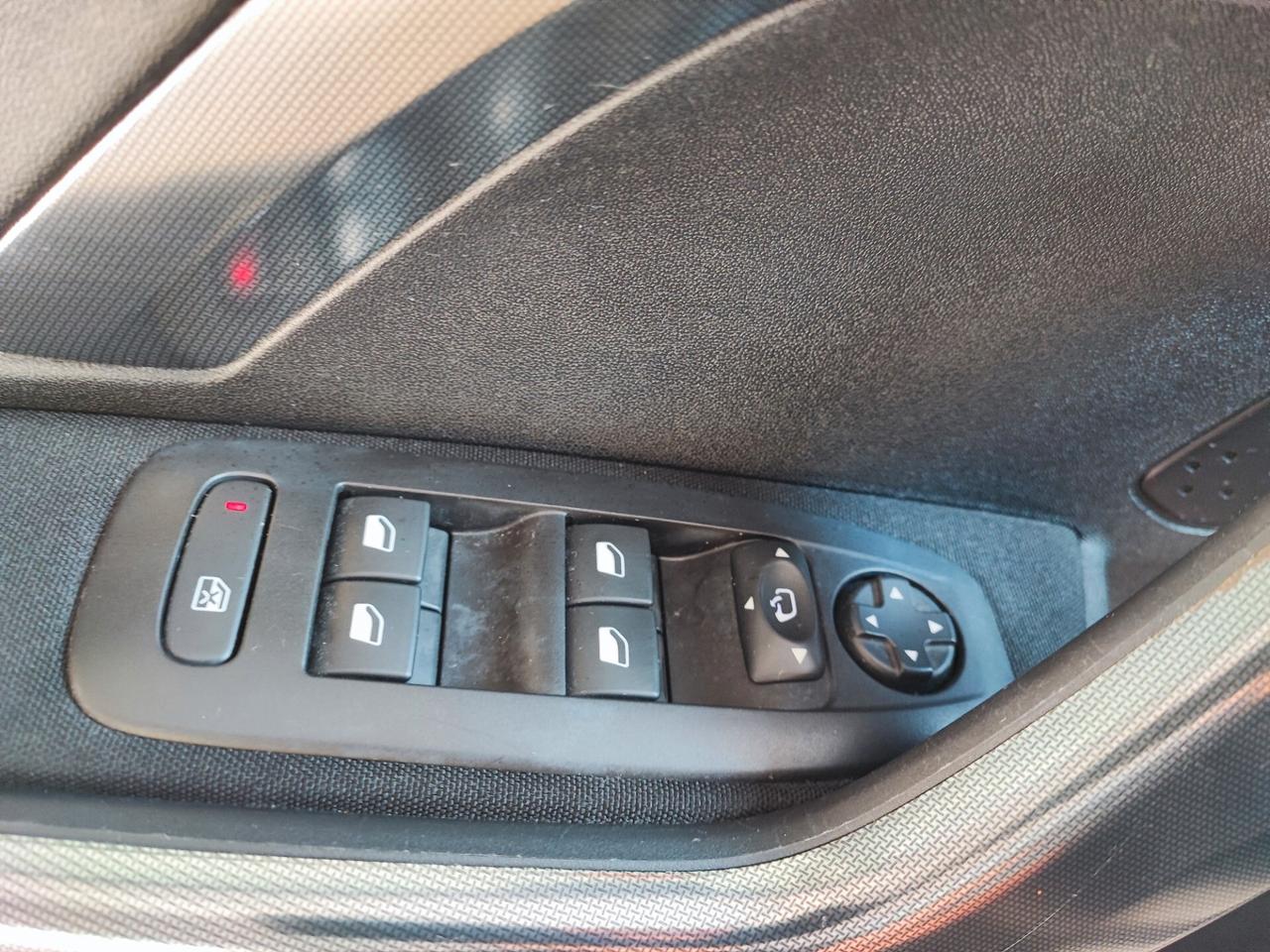 Peugeot 2008 BlueHDi 100 Black Matt