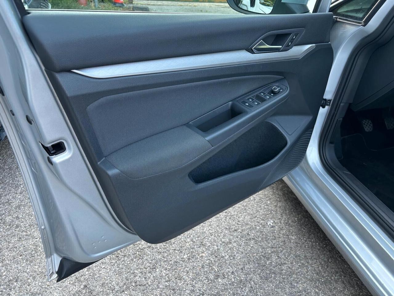 Volkswagen Golf 2.0 TDI SCR Style OK Neopatentati