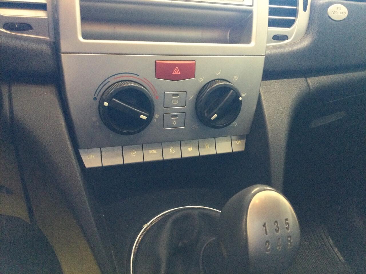 Lancia Ypsilon 1.3 MJT 75 CV Argento