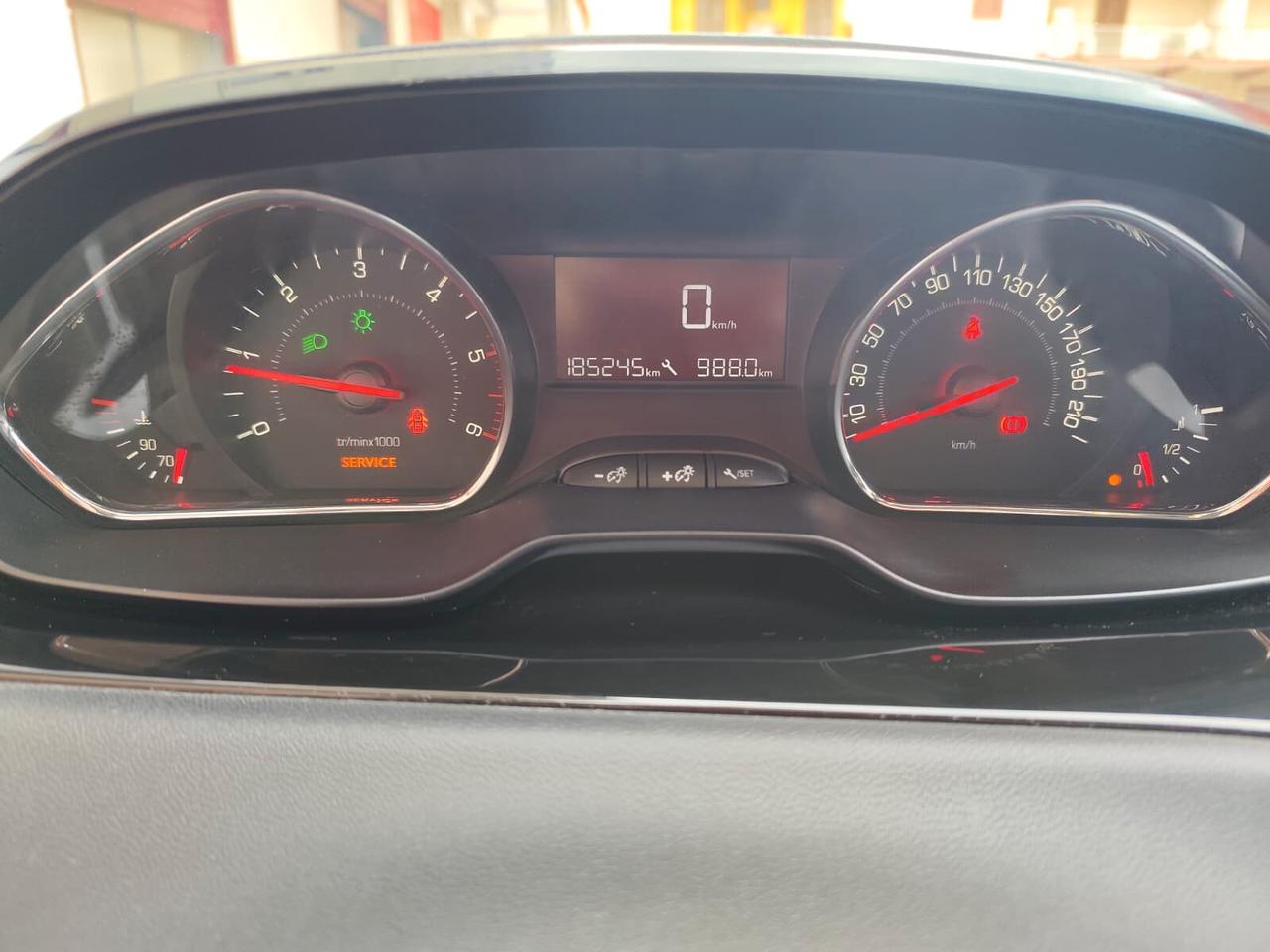 Peugeot 208 1.4 HDi 68 CV 5 porte Allure