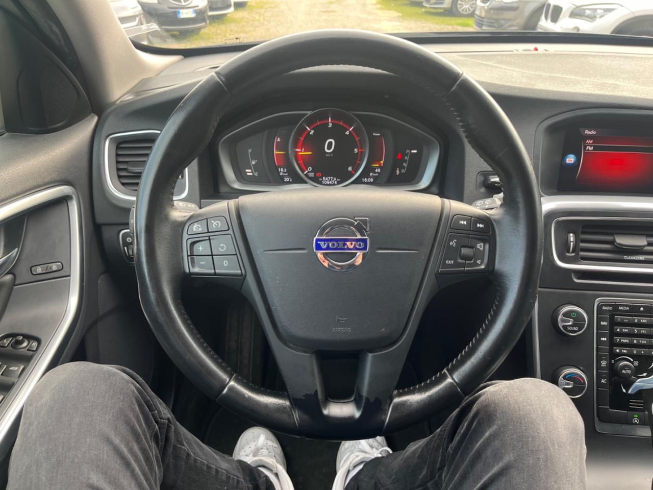 Volvo V60 D3 Geartronic R-design 2018 2.0 DIESEL 108.000 KM