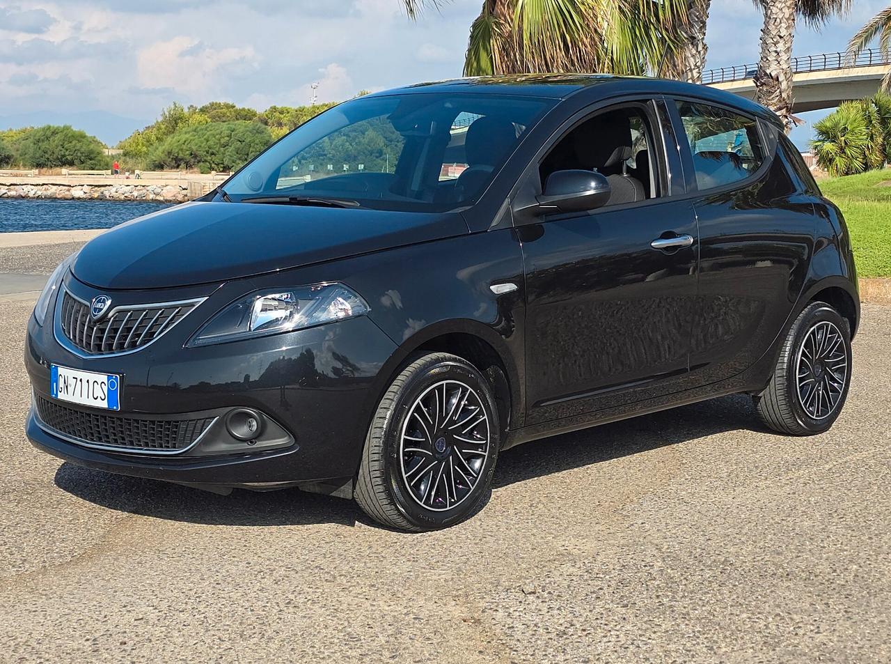 Lancia Ypsilon 1.0 FireFly 5 porte S&S Hybrid Alberta Ferretti