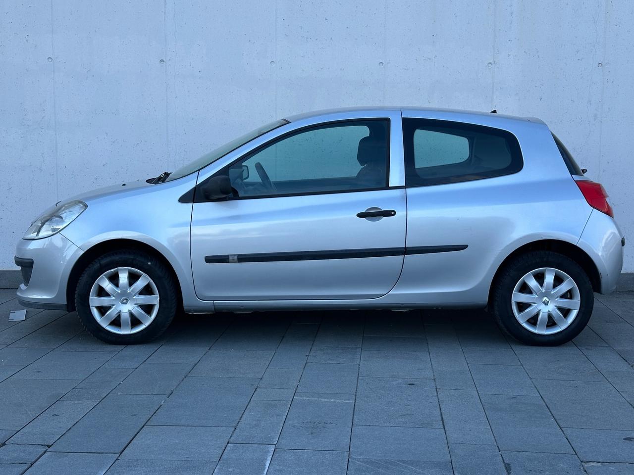 Renault Clio 1.2 16V 3 porte Neopatentati