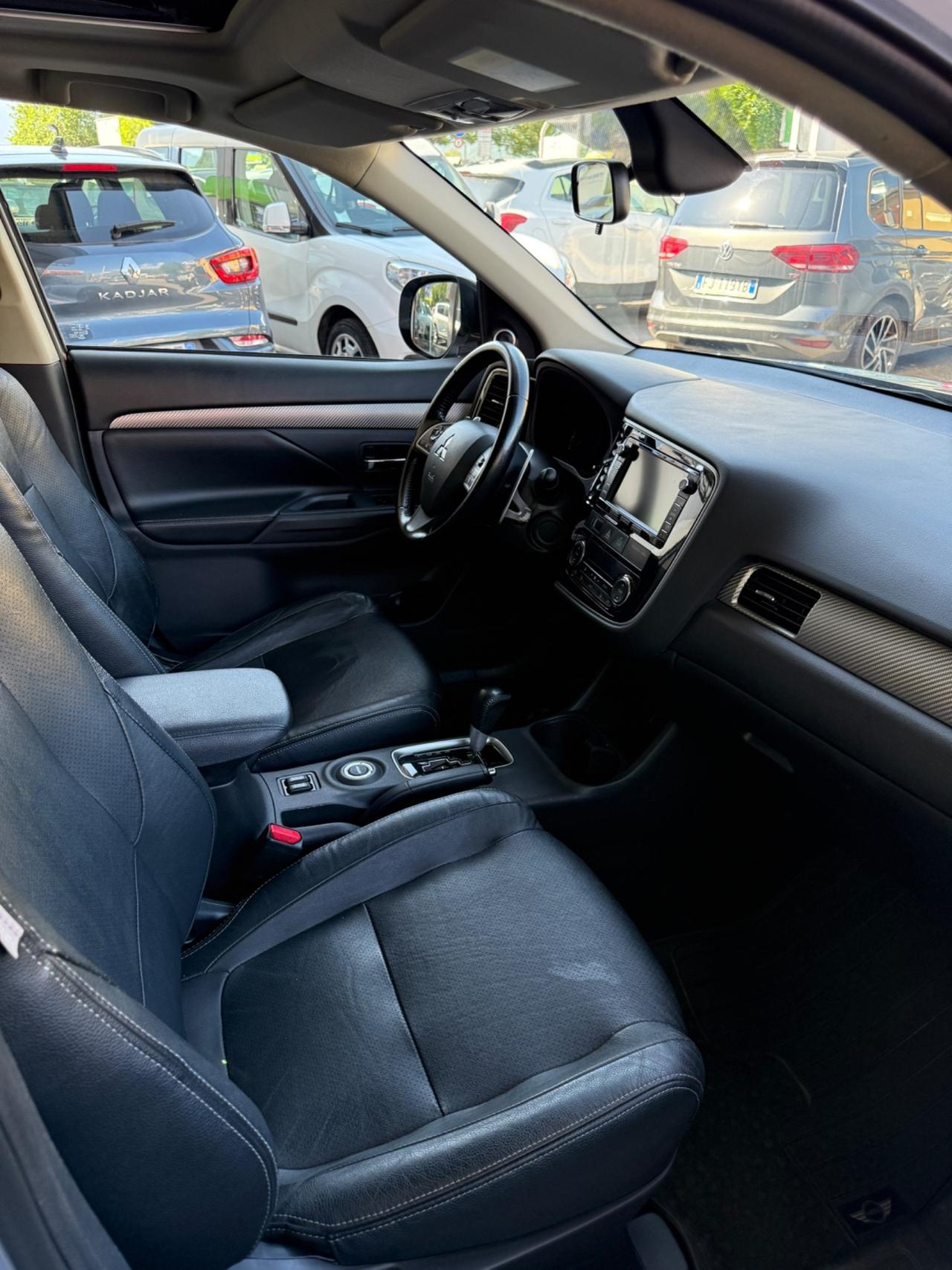 MITSUBISHI OUTLANDER 2.2 DI-D 4WD INSTYLE 7posti